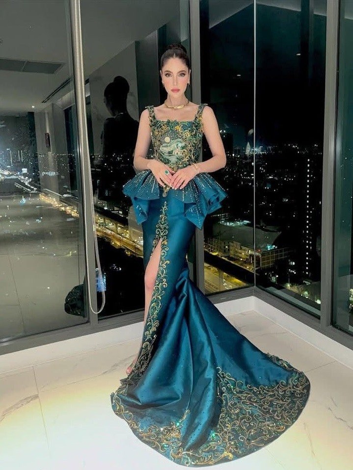 Stephany Abasali in Almée Couture